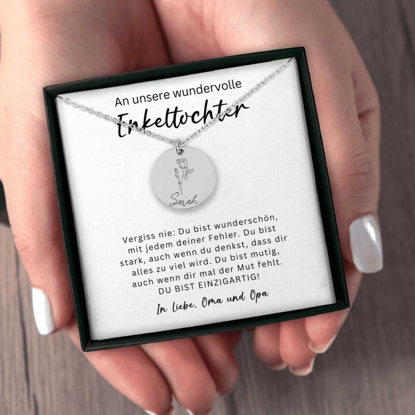 An Unsere Wundervolle Enkeltochter | Du Bist Wunderschön | Personalisierte Geburtsblumen Namenskette